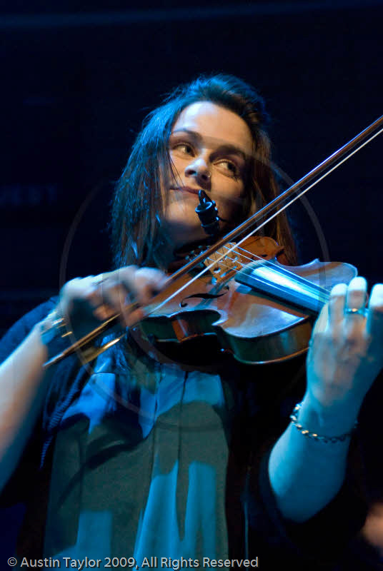 Fullsceilidh Spelemannslag play the Clickimin Centre at the Shetland Folk Festival 2009