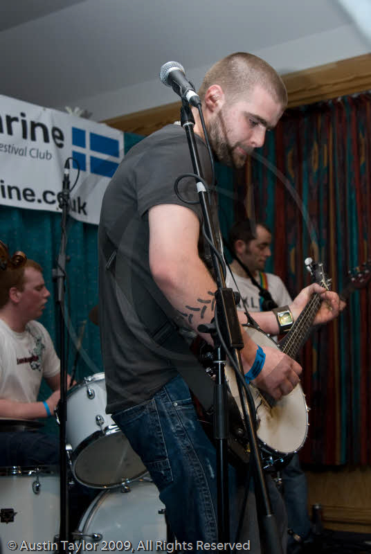 Scaldin Bragg at the Folk Festival Club for the 29th Shetland Folk Festival 2009