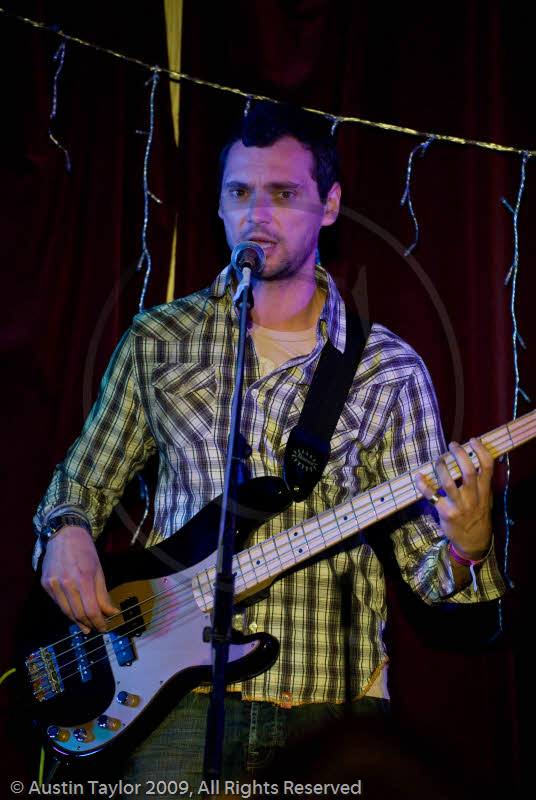 Felpeyu play the Royal British Legion, Lerwick at the 29th Shetland Folk Festival 2009