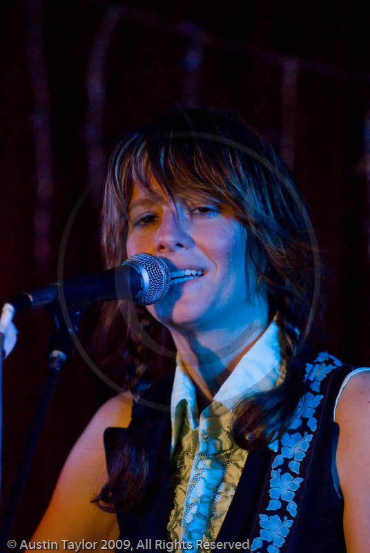 Madison Violet play the Royal British Legion, Lerwick at the 29th Shetland Folk Festival 2009