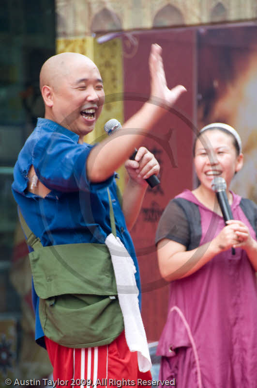 Selling mobile phones in Tidujie Street, Chengdu, Sichuan