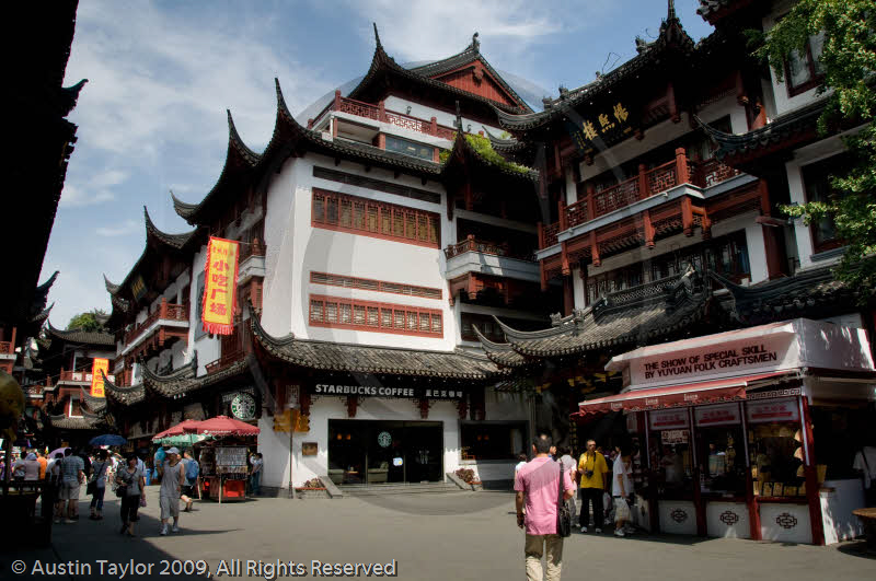 Fuyou Men shopping centre near Yu Yuan Gardens, Shanghai