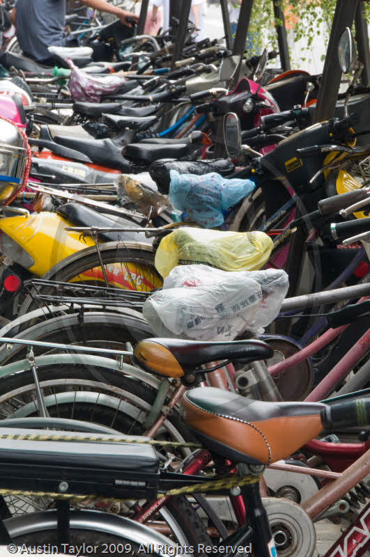 Bicycless in the area bounded by Yu Bazaar, Cang Bao Lu, Old City Mosque and Chonxiangge Nunnery, Shanghai