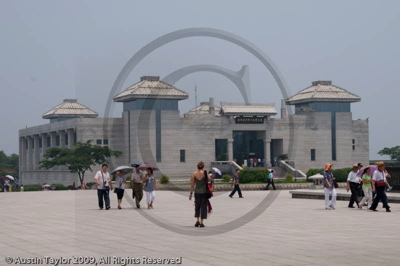 Terracotta Warriors Museum, Exhibitions  and Archaeology Pits